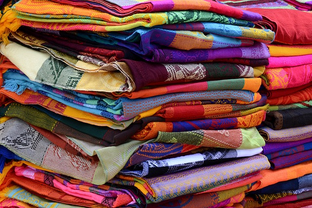 Bintang Mas Textile Kebumen juga dikenal sebagai tempat yang menjual berbagai macam bahan yang bisa digunakan untuk keperluan menjahit. Mulai dari benang, jarum, hingga aksesoris menjahit lainnya juga tersedia di toko ini.
