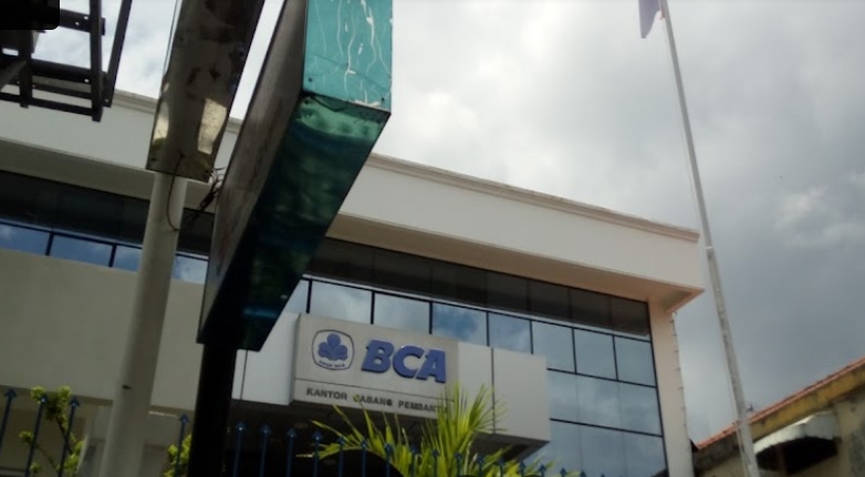 Bank BCA memiliki satu kantor kas cabang pembantu di Kebumen yang terletak di pusat kota. Kantor kas ini mudah dijangkau oleh nasabah karena lokasinya yang strategis. Selain itu, pelayanan yang diberikan oleh kantor kas ini sangat ramah dan profesional.