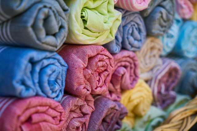 Toko kain di Kebumen menawarkan berbagai jenis kain, mulai dari kain katun, kain batik, kain tenun, kain sutra, dan masih banyak lagi.