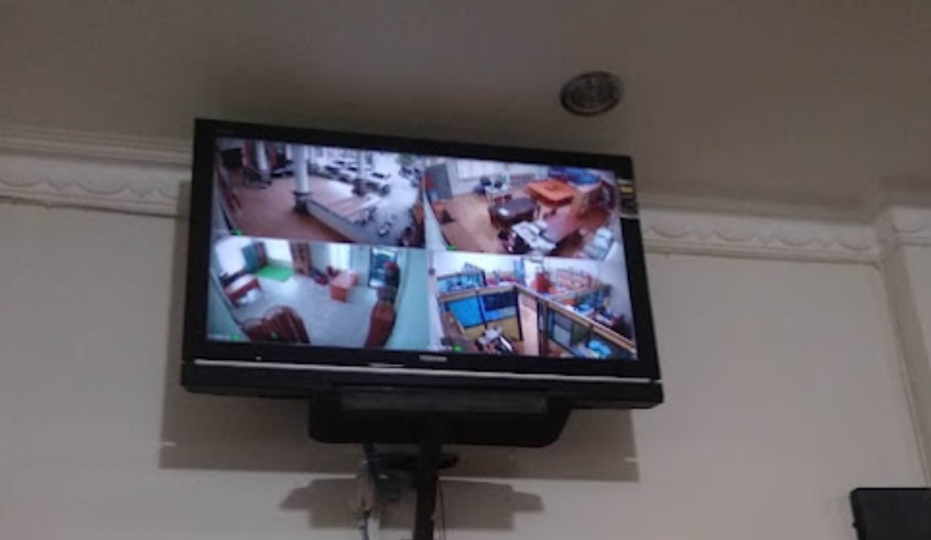 CCTV di Kota Bandar Lampung juga sudah online, sehingga pihak kepolisian, penegak hukum dan masyarakat dapat memantau situasi hari ini secara real time.