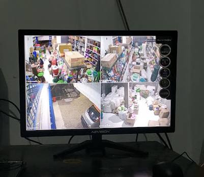 Kamera CCTV yang dipasang oleh pemda Jember melalui lembaga terkait seperti Dinas Perhubungan (Dishub) bukan hanya dapat diakses oleh petugas yang bertanggung jawab, namun masyarakat juga dapat melihatnya secara real time.