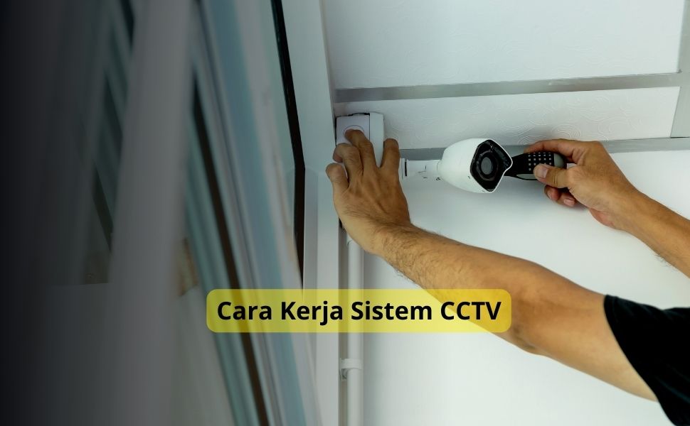 Cara kerja CCTV berbeda-beda, tergantung dari jenis kamera dan sistem CCTV yang digunakan. Namun, secara umum cara kerja CCTV yaitu merekam area yang diawasi, menyimpan rekaman dan menampilkannya di monitor yang terhubung dengan sistem CCTV.