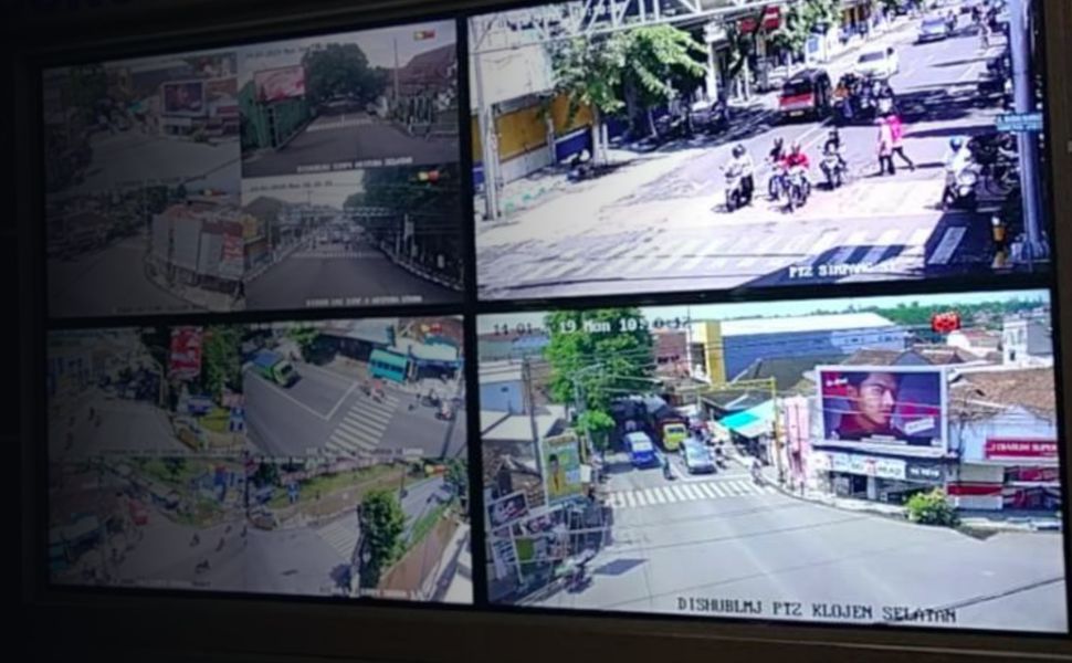 Area Traffic Control System (ATCS) atau CCTV di traffic light yang dipasang di Lumajang dioperasikan oleh Dinas Perhubungan (Dishub) Lumajang.