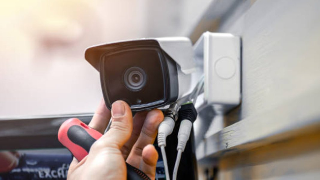 Mengelola Kabel dan Mengaktifkan Sistem CCTV